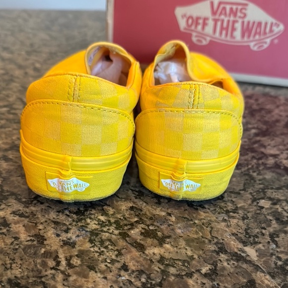 Vans unisex canvas classic Vibrant Yellow Slip-Ons sneakers EUC M7.5 W9 - Picture 16 of 16